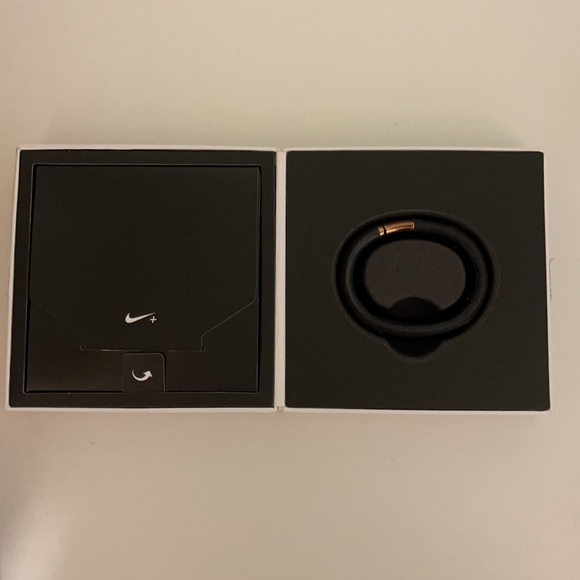 Limited Edition Rose Gold Nike Fuel Band - Picture 3 of 11